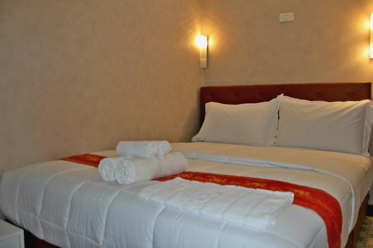 Everest Boutique Hotel Банкок Екстериор снимка