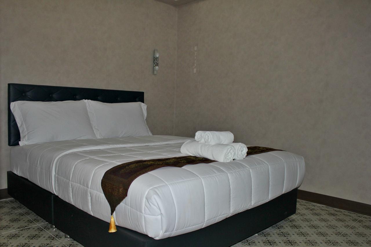 Everest Boutique Hotel Банкок Екстериор снимка