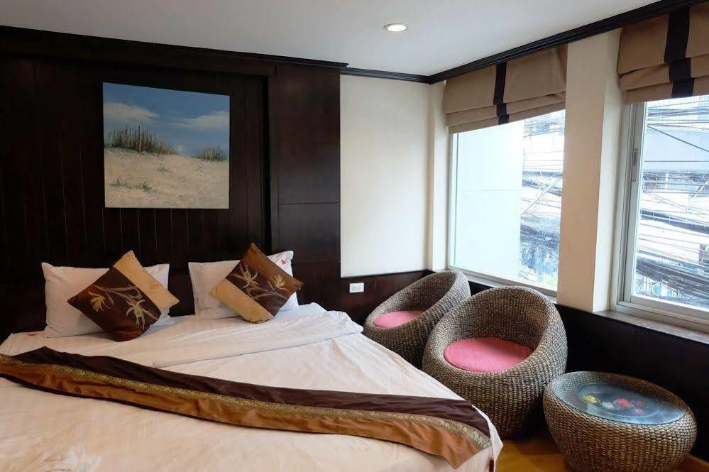 Everest Boutique Hotel Банкок Екстериор снимка