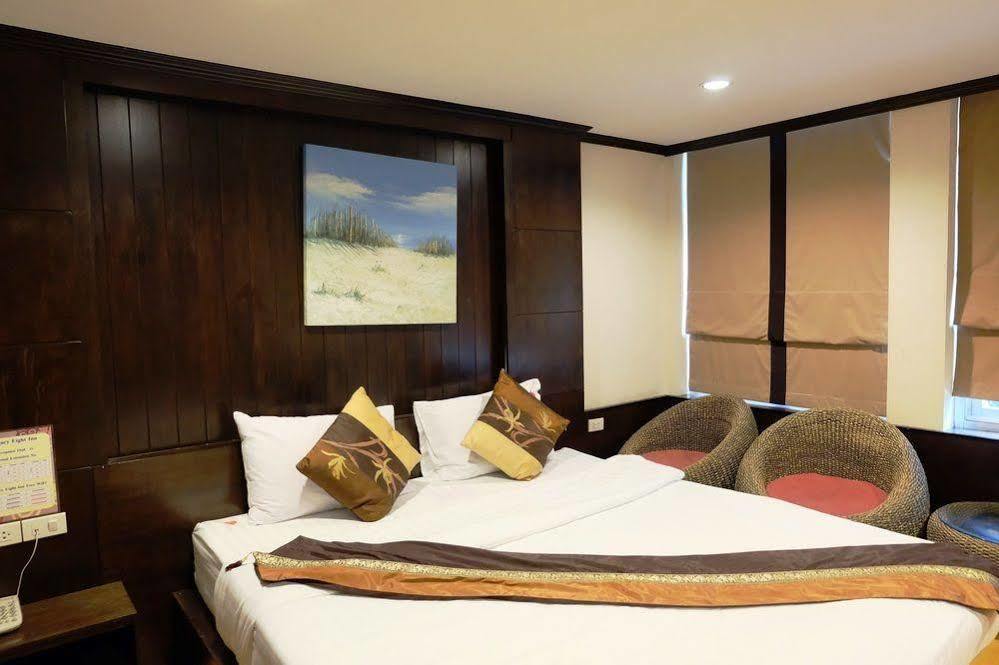 Everest Boutique Hotel Банкок Екстериор снимка