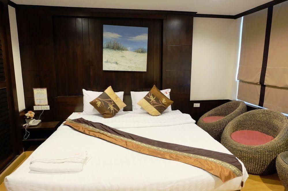 Everest Boutique Hotel Банкок Екстериор снимка